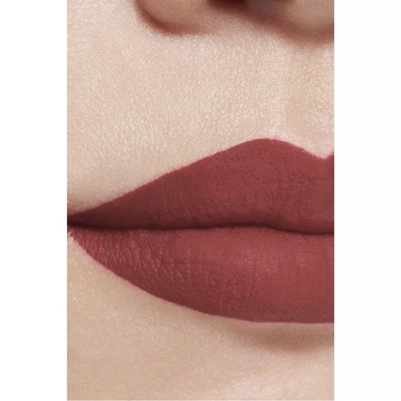CHANEL Red Lipstick Vibrant Satin Finish - Picture 6 of 9